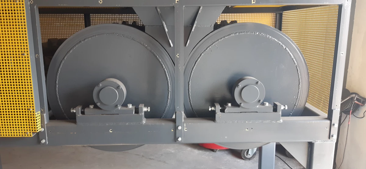 Device for briquetting coal dust