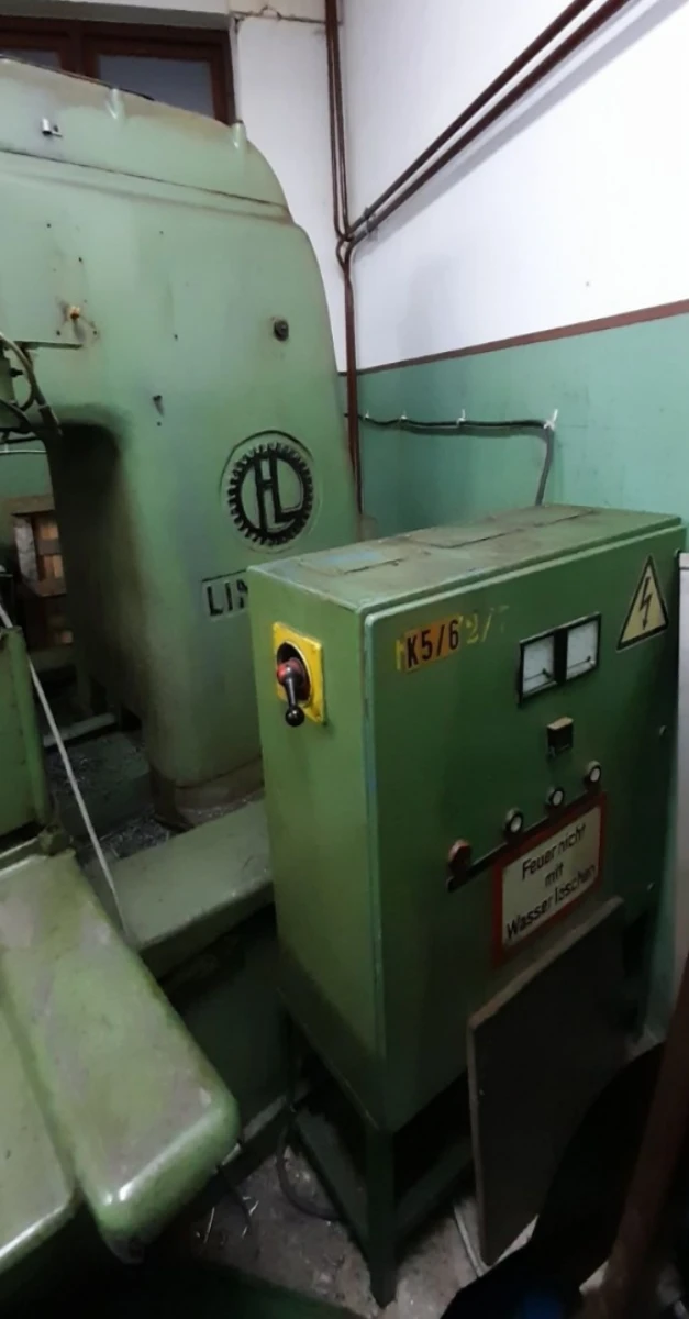 Vertical milling machine of German production LINDNER with a table size of 1000x600 mm