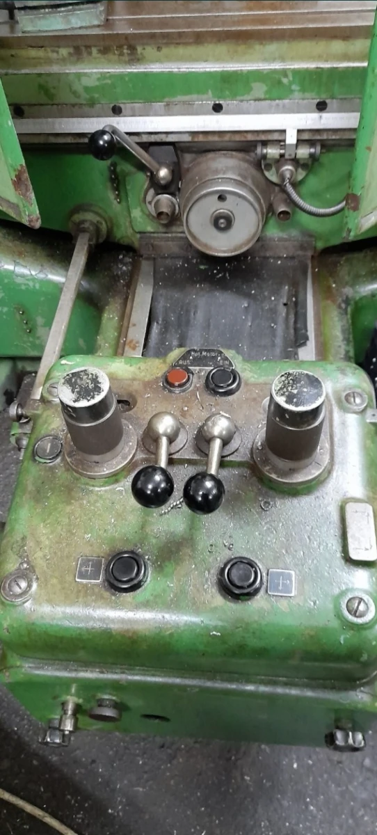 Vertical milling machine of German production LINDNER with a table size of 1000x600 mm