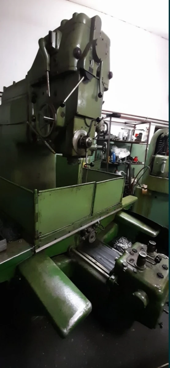 Vertical milling machine of German production LINDNER with a table size of 1000x600 mm