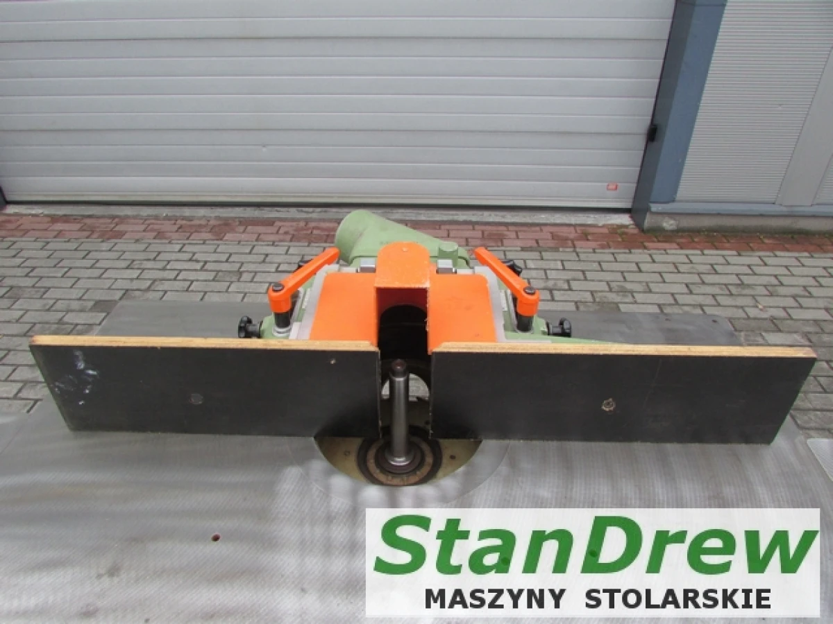 SCM T130 spindle moulder with long table top