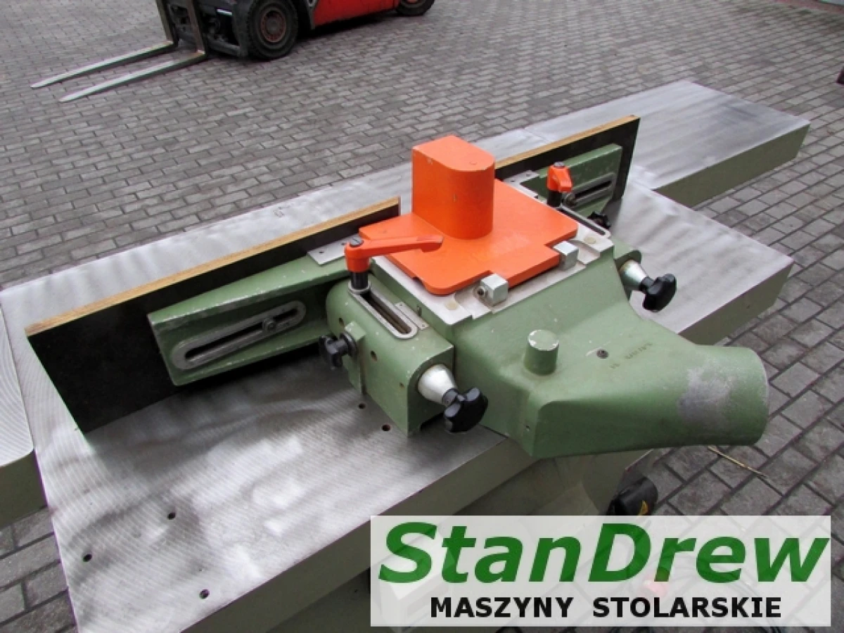 SCM T130 spindle moulder with long table top