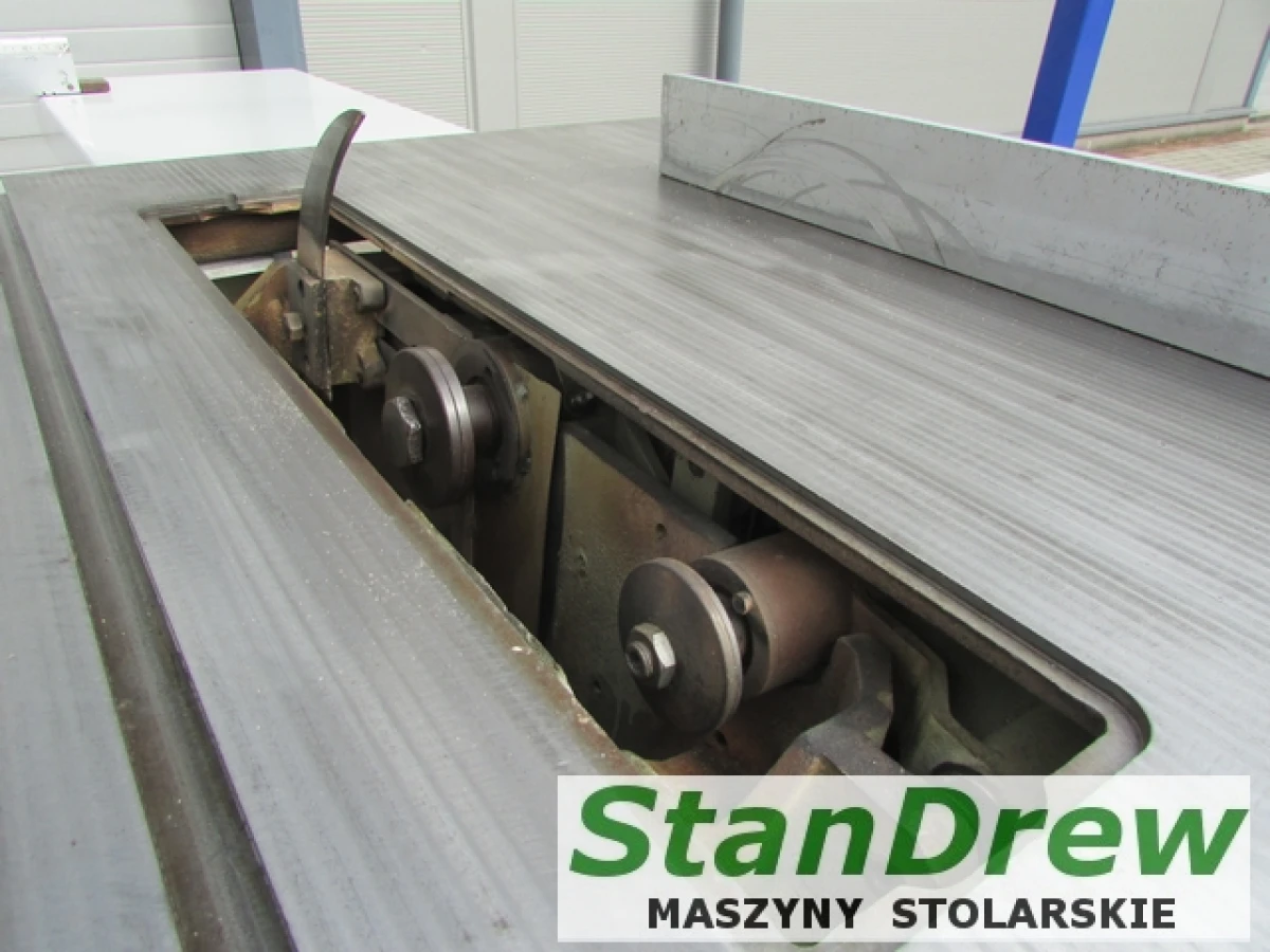 REMA DMLC 35 format saw with a scoring saw.