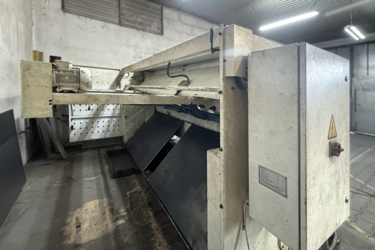 ERMAK GMR 2600-4 GUILLOTINE