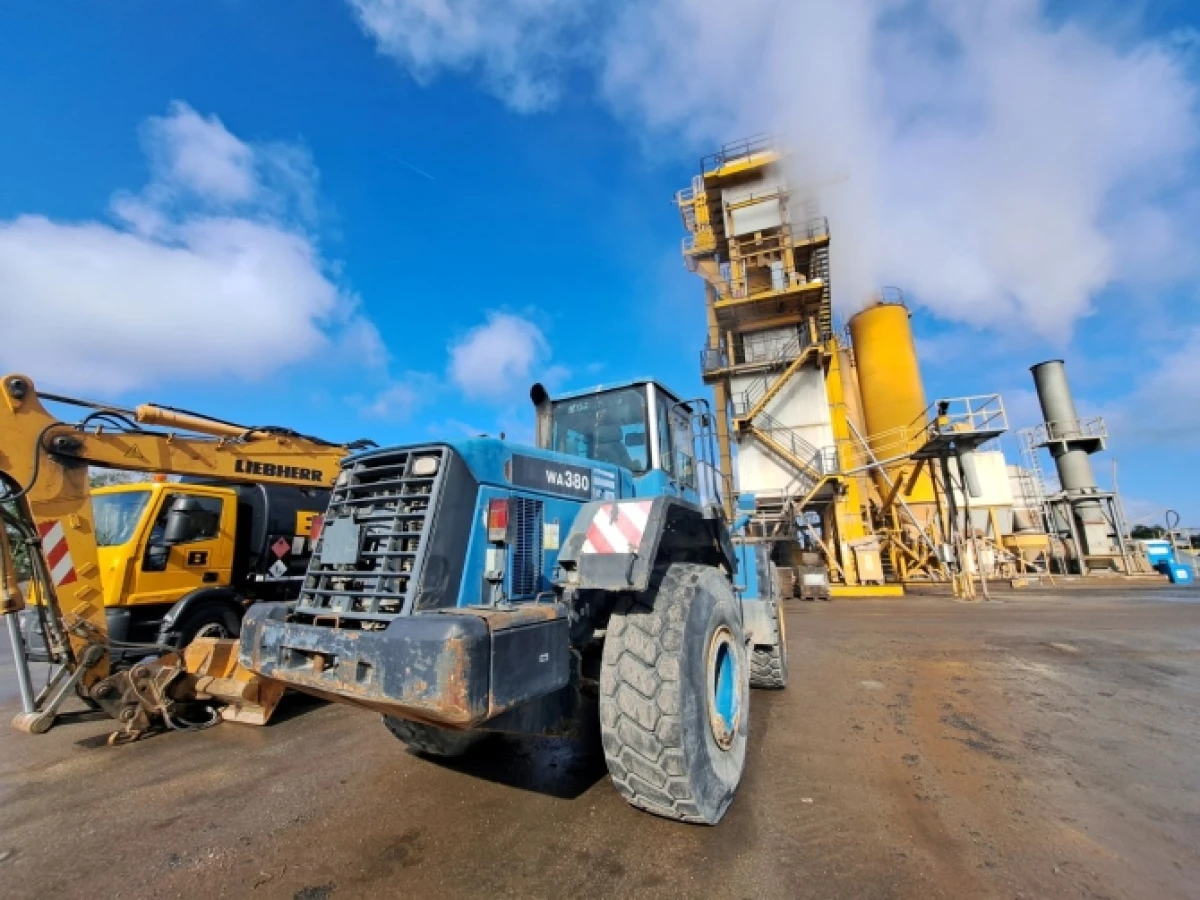 KOMATSU WA380 – 5H Wheel Loader