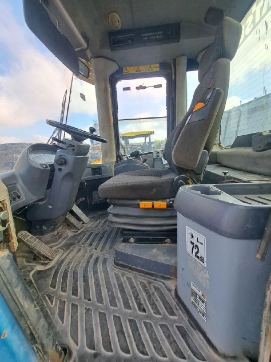 KOMATSU WA380 – 5H Wheel Loader