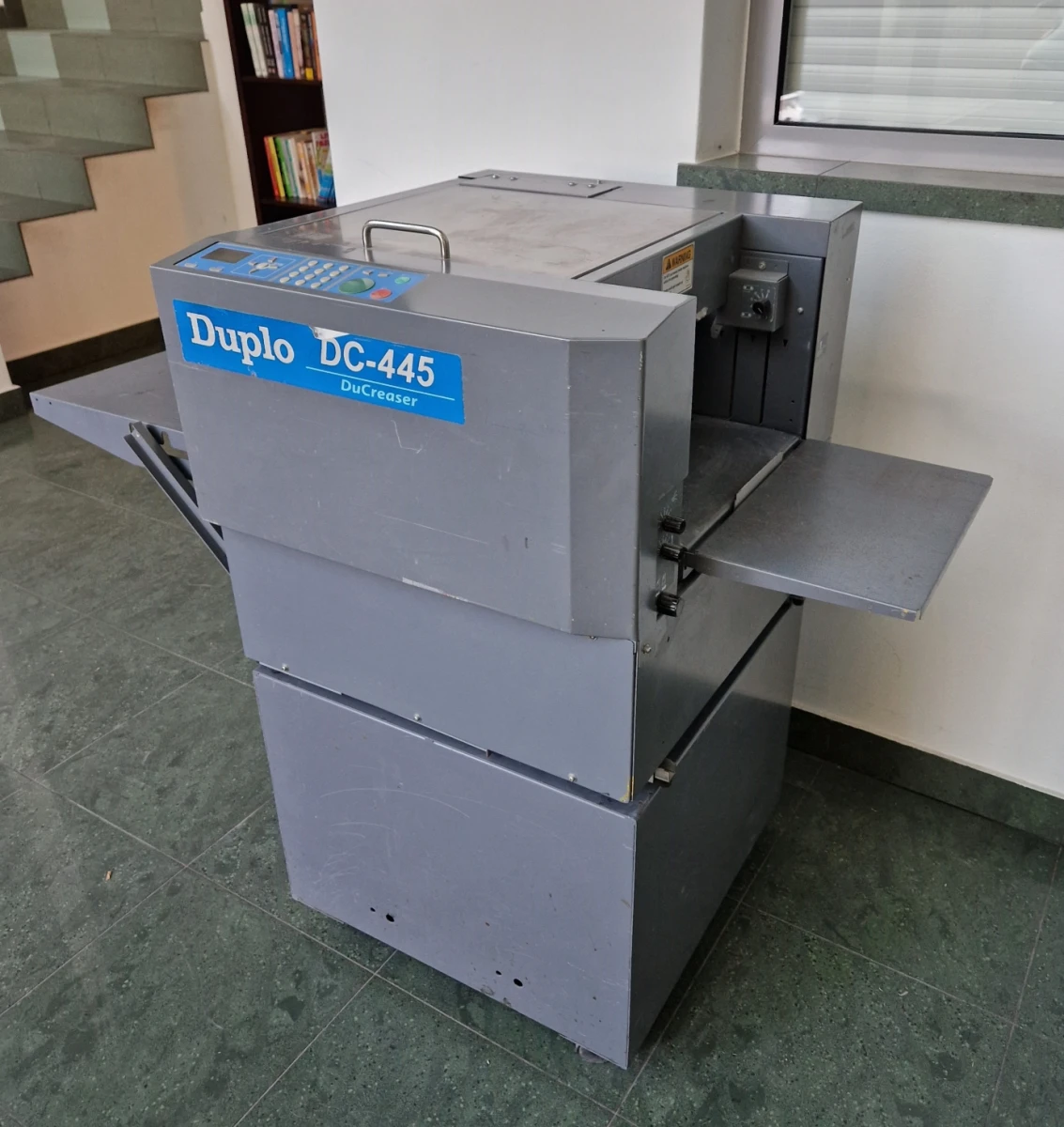 Duplo DC-445 DuCreaser automatic creaser
