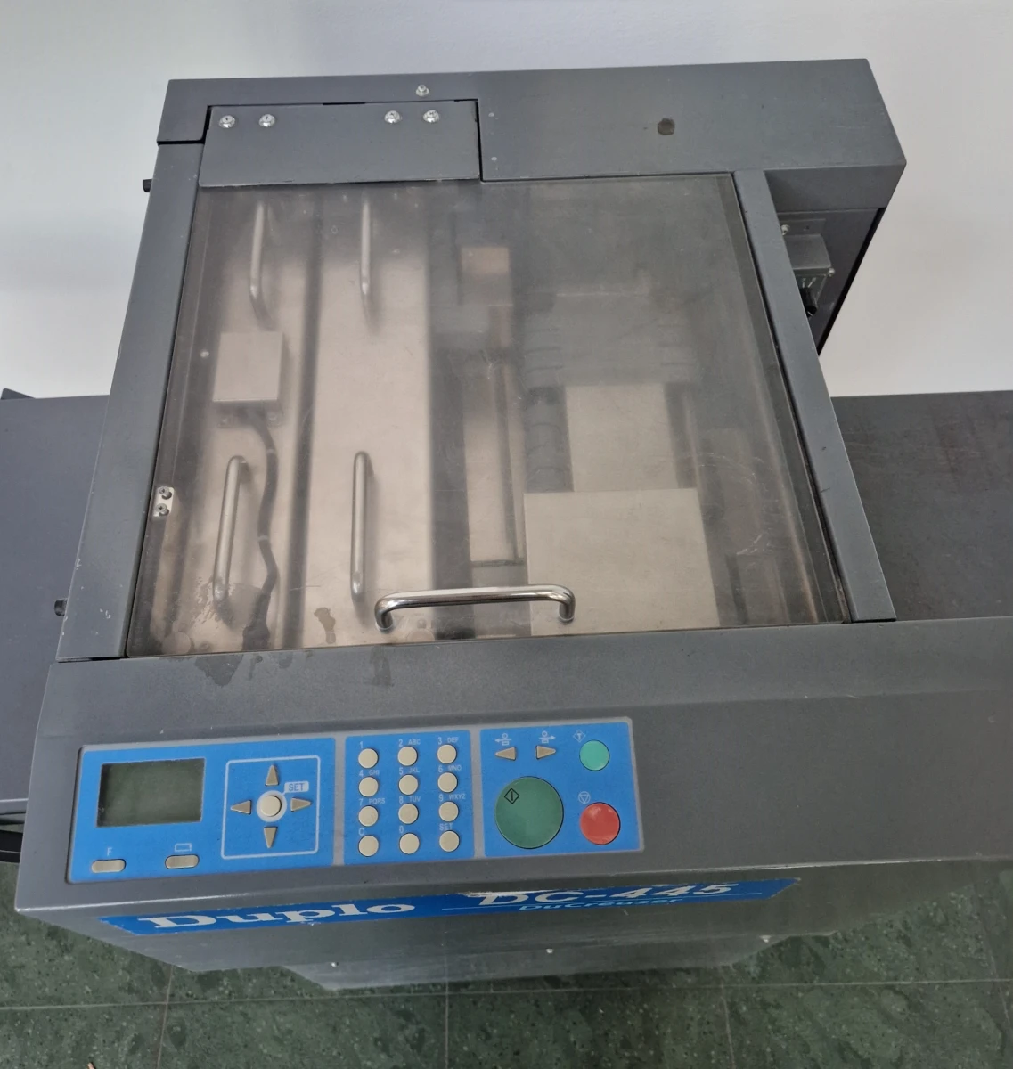 Duplo DC-445 DuCreaser automatic creaser