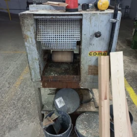 GOMA glue applicator