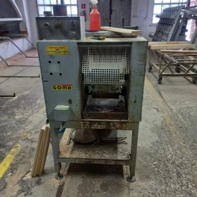 GOMA glue applicator