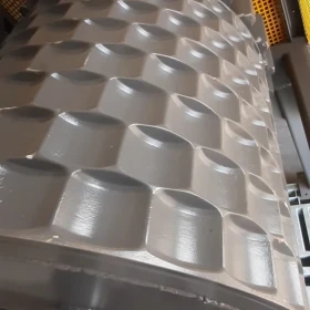 Device for briquetting coal dust