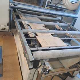 MAKA TBZ-CNC-557 (1993) – Автоматизований фрезерний верстат з ЧПК для дверей | NUM 750 | В наявності 8 шт.