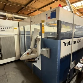 Laserový řezací stroj Trumpf TruLaser 3040 L32 CO2 | 4kW, 4000x2000mm, 2012