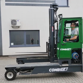 Empilhadeira Multidirecional Combilift C5000 2022 – Nº de Série. 65442 – 1191 h – Triplex 6.8 m – Poznań