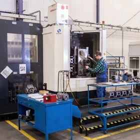 Makino a81M Horizontal Machining Center 2008 – FANUC – Twin Pallet – Łódź