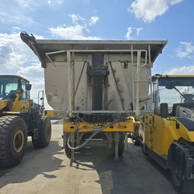 Schwarzmüller HKS 3/E-S2 Sklápěcí návěs 2006 – VIN VAVSAK3386H229782 – Polsko
