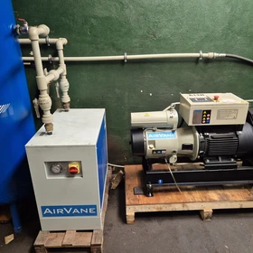 Kasutatud õhuvane 11 kompressorikomplekt – labakompressor + kuivati + 500 l mahuti – Łódź